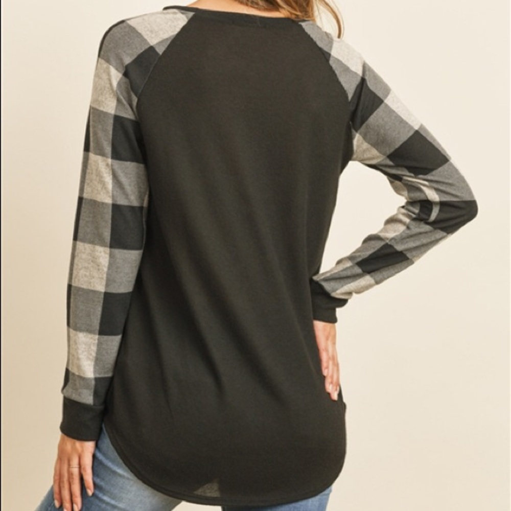 🖤BUFFALO PLAID TEE🤍 - Picture 2 of 2